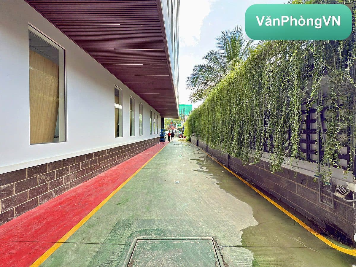 XL Building thumbnail 2