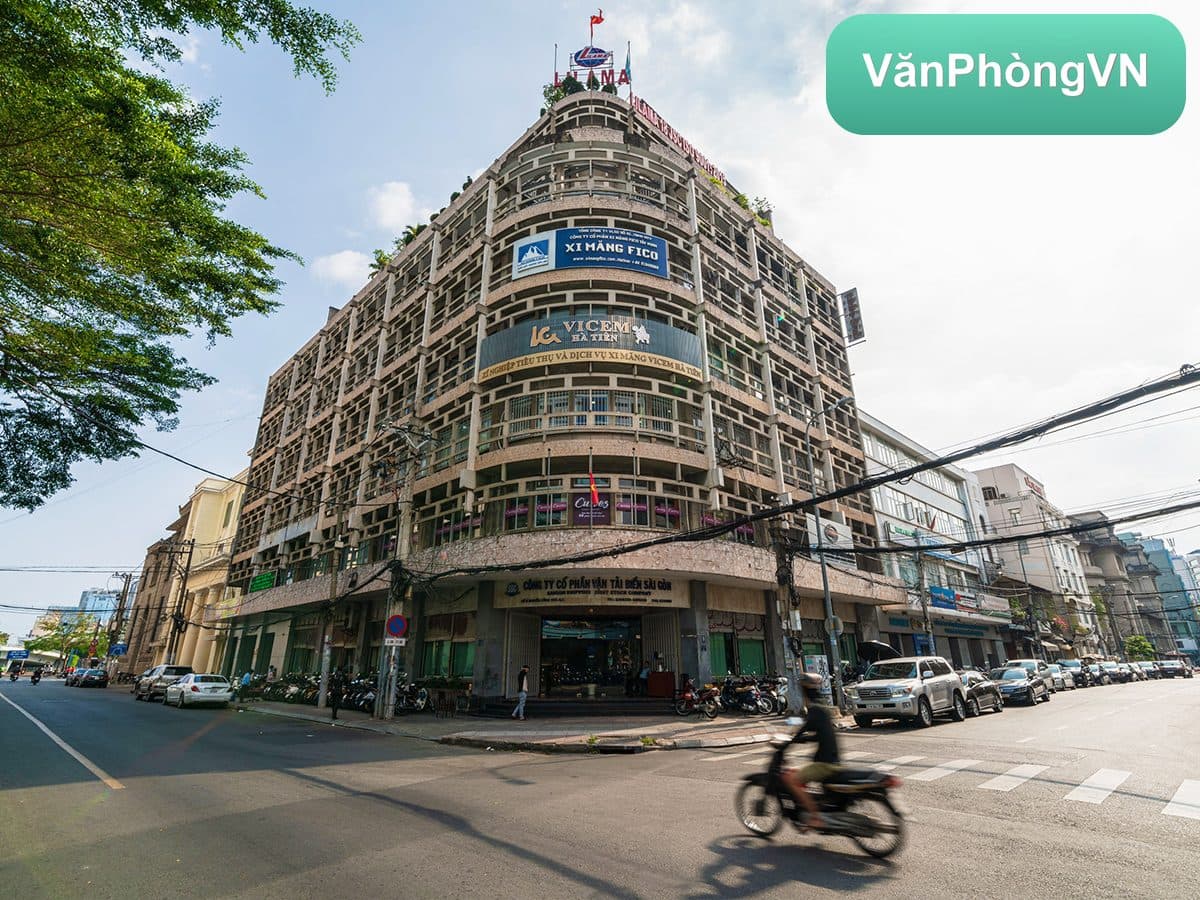 VAR Building